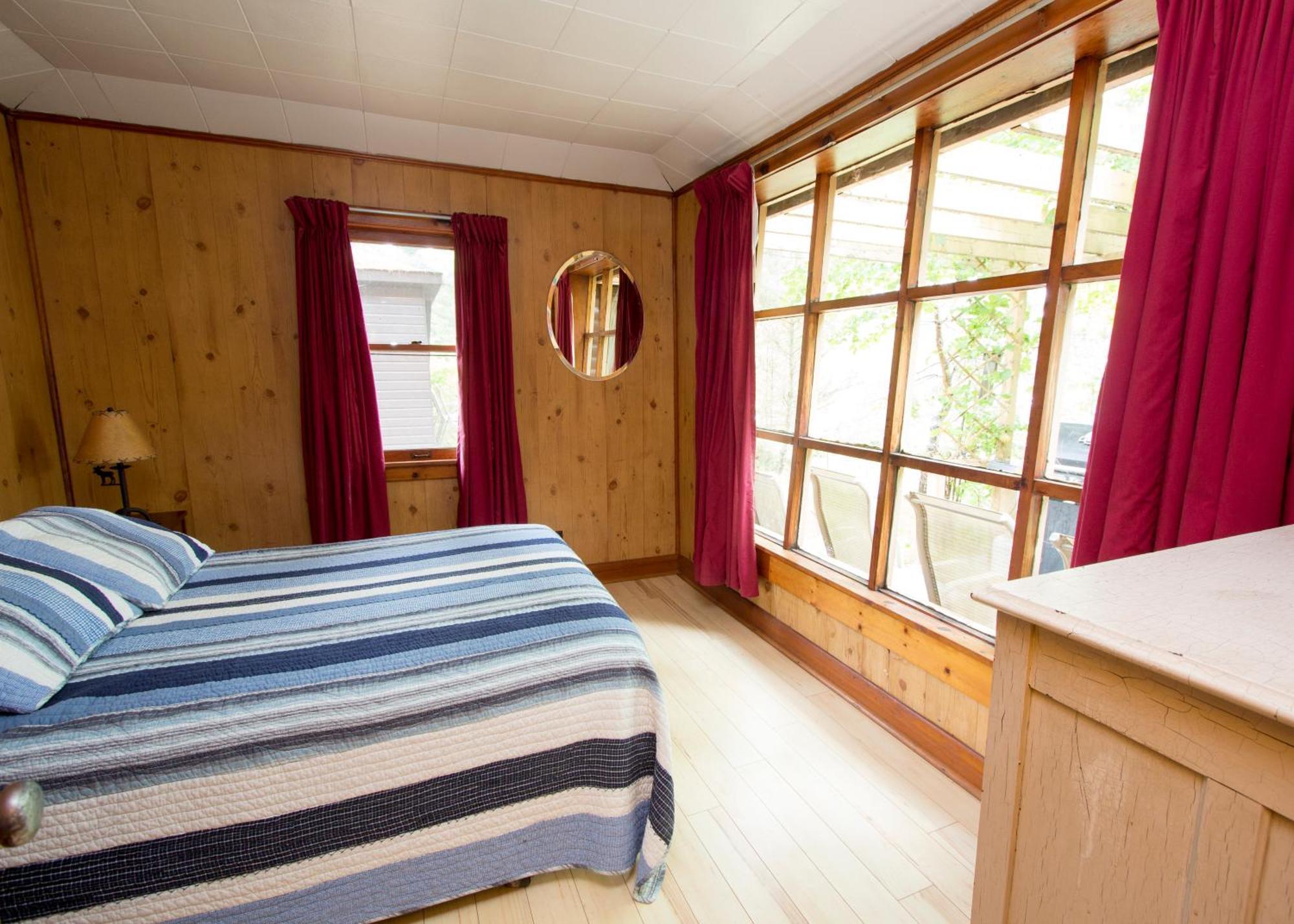 The Pines Cottage Resort Oxtongue Lake Εξωτερικό φωτογραφία